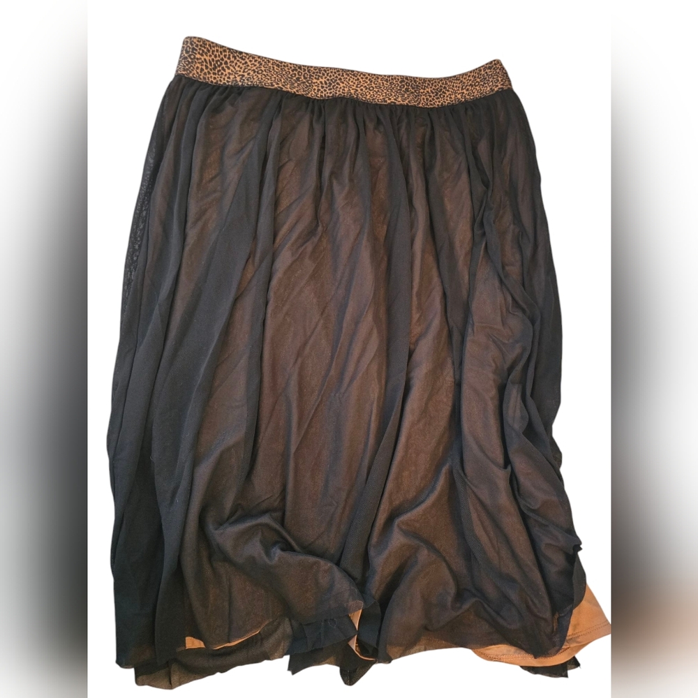 Elegant Skirt with Leopard Print Waistband